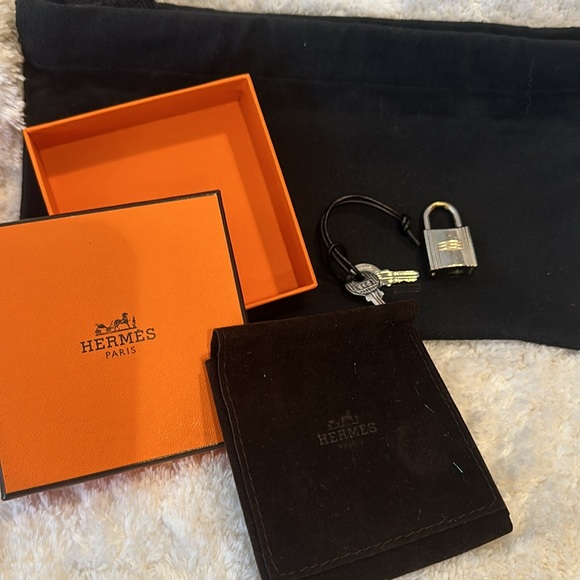 Authentic Hermes Silver Lock & 2 Keys # 110 - Picture 3 of 7